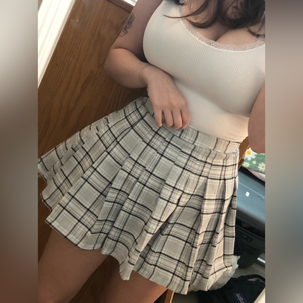 Forever 21 grey/black/white plaid pleated miniskirt